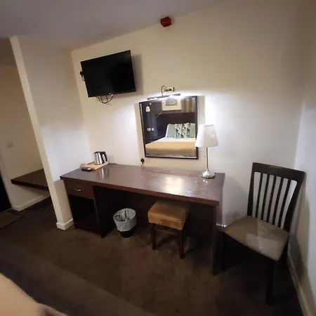 Отель Red Lion & 3*