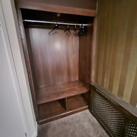 Отель Red Lion & 3*