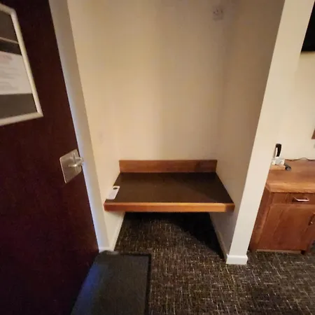 Red Lion & Отель 3*