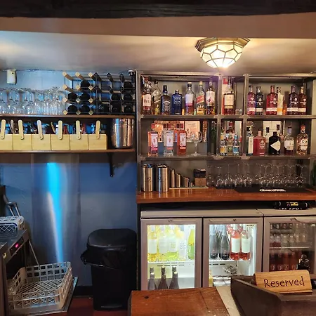 Red Lion & Отель 3*