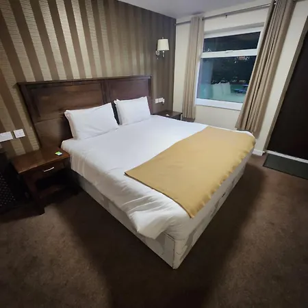 Отель Red Lion & 3*