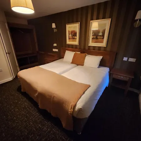 Hotell Red Lion & 3*