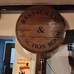 Red Lion & 3*