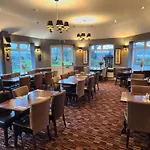 Red Lion & Otel