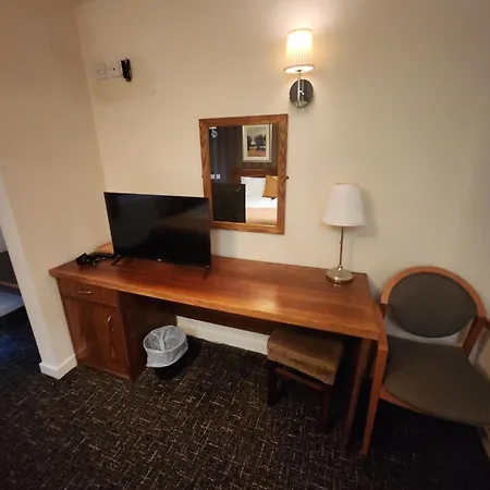 Red Lion & Hotell 3*