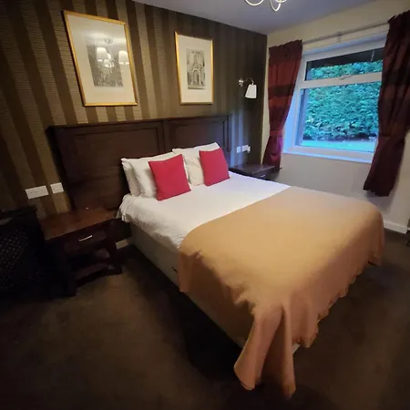 Red Lion & Hotell 3*