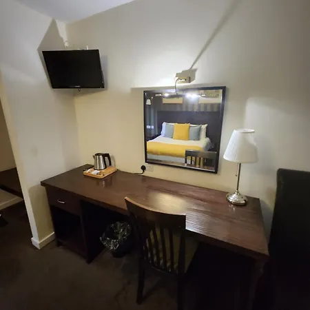 Red Lion & Hotell 3*