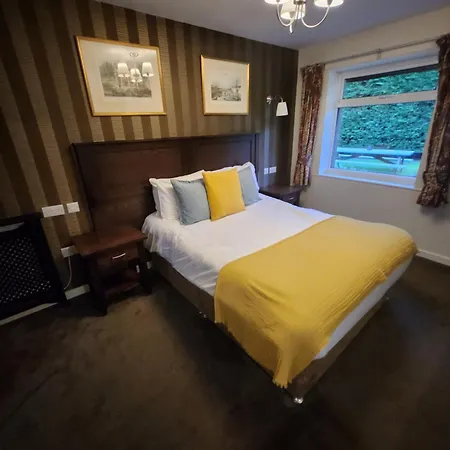 Hotell Red Lion & 3*
