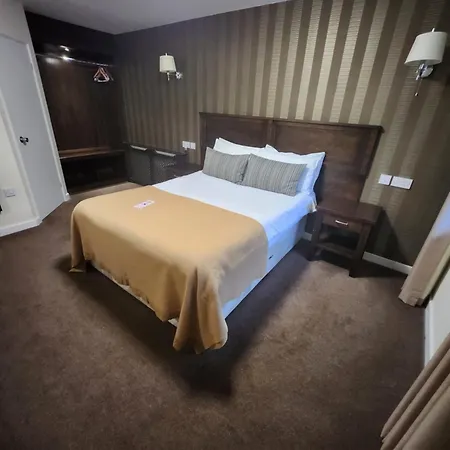 Red Lion & Hotell 3*