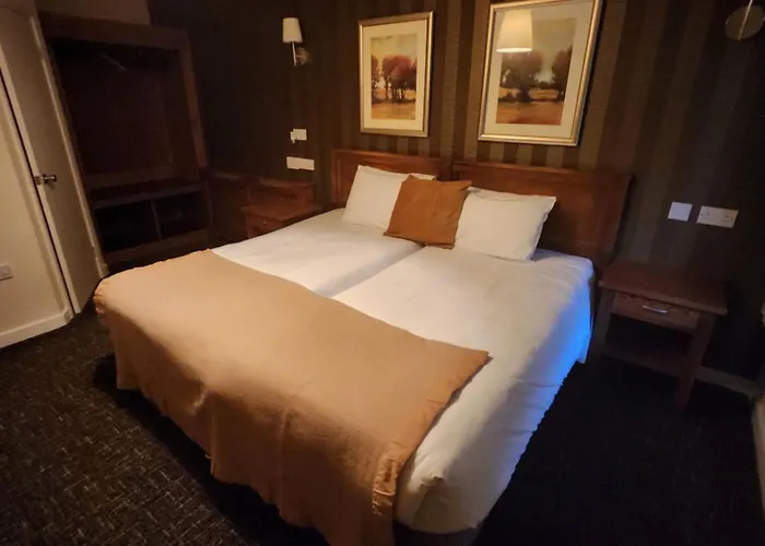 Hotel Red Lion & 3*