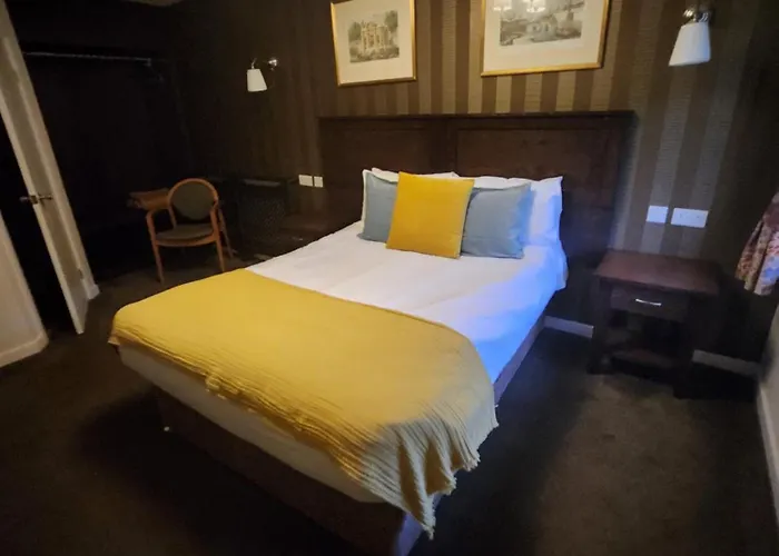 Hotel Red Lion & 3*