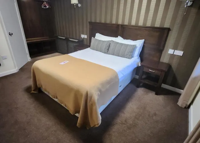 Red Lion & Hotel 3*