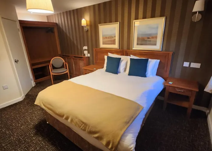 Hotel Red Lion & 3*