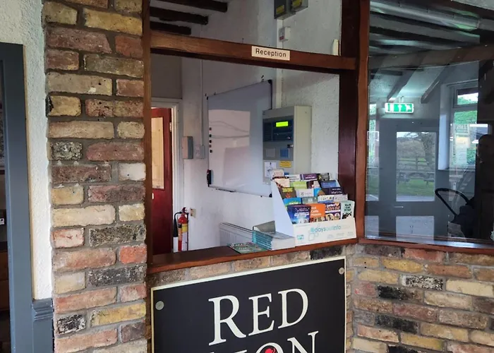Red Lion &
